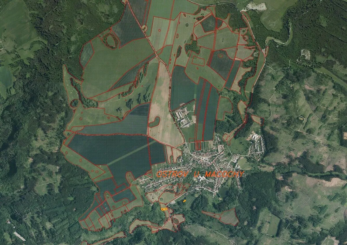Prodej pole 1517 m²
